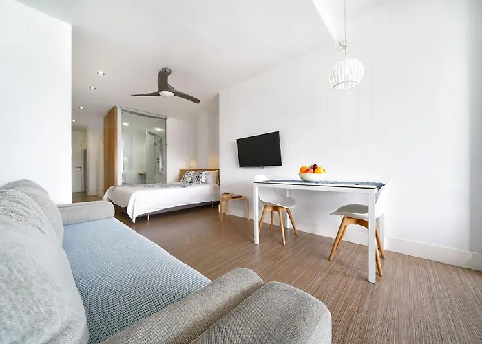 Estudio Con Terraza Vista Mar Ii דירה *